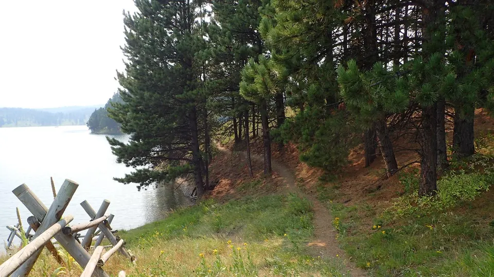 PATH FROM REC SITE LEADING TO DEERFIELD LAKESHORE