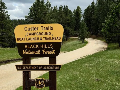 CUSTER TRAILS AREA PORTAL ENTRANCE SIGN