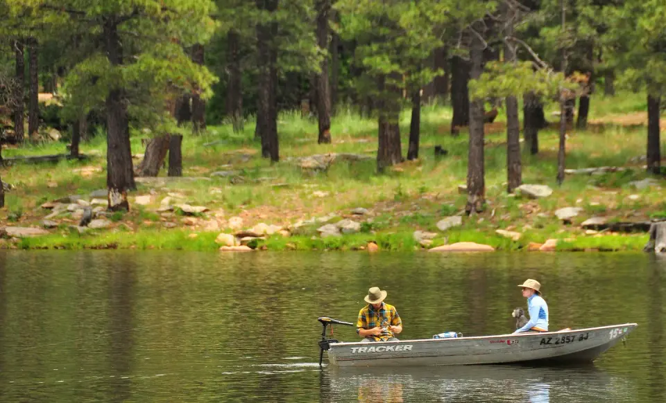 Fishermen in boat on Woods Canyon Lake