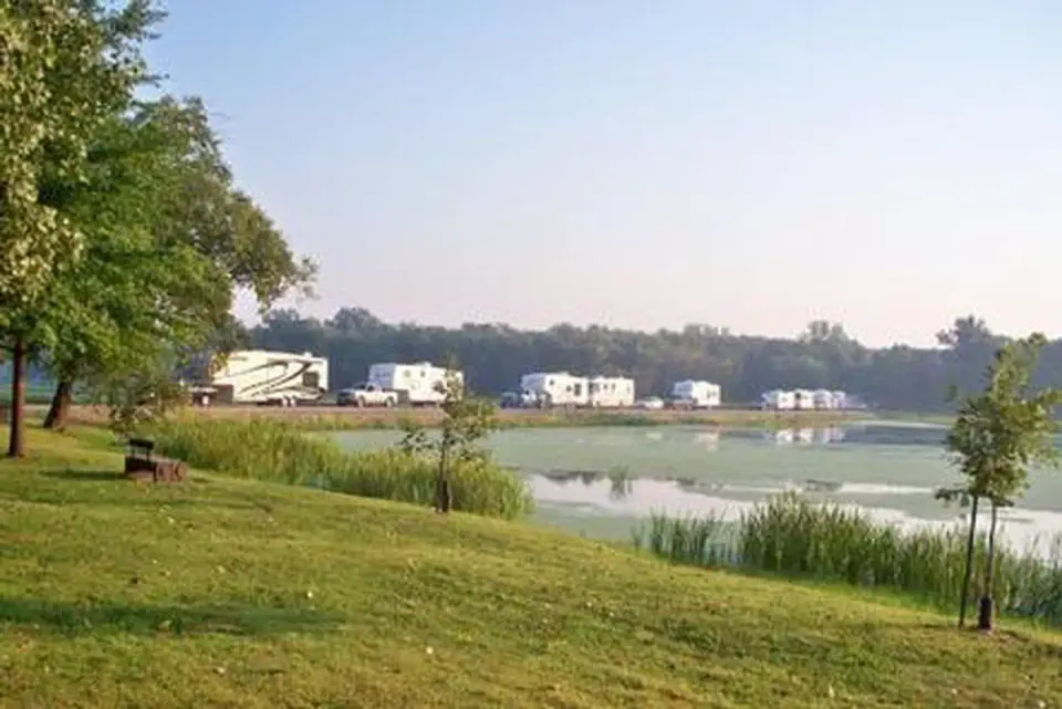 Campers driving into the Thomson Causeway campground.