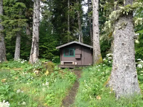 BRENT'S BEACH CABIN 3