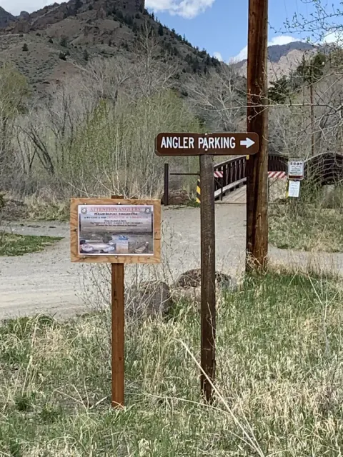 Wapiti Campground, sign for angler parking
