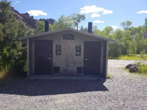 Wapiti Toilets