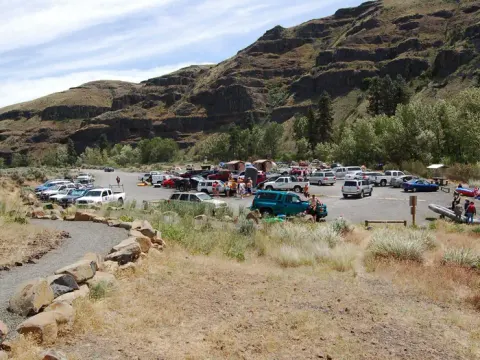 Umtanum Recreation Site parking lot.