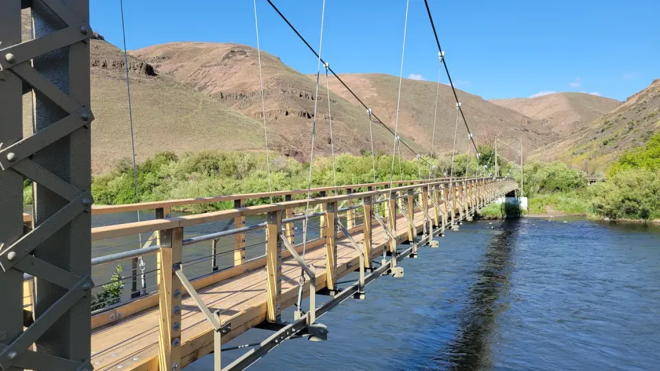 Umtanum footbridge stretches across the Yakima River