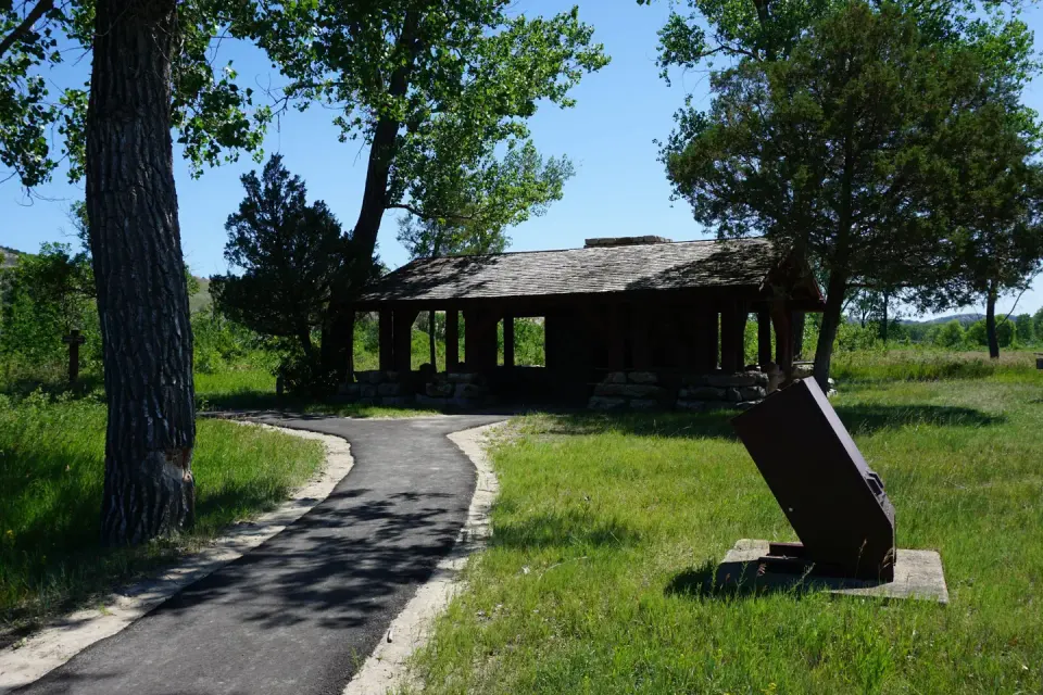 Trail leading to the covered picnic shelter