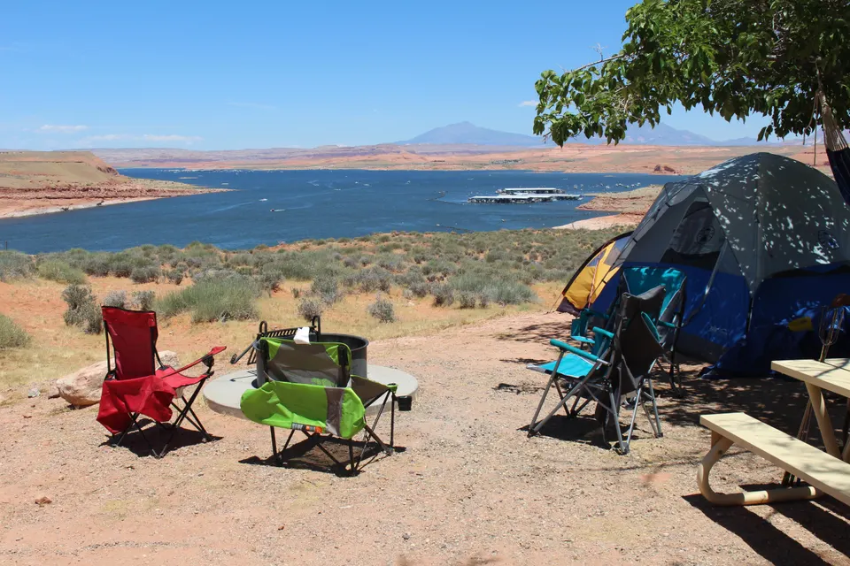Halls Crossing Campground