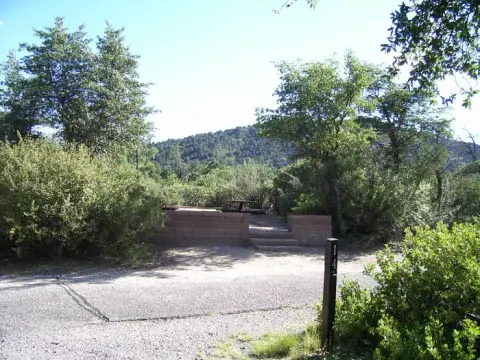 Yavapai Campground Site #14 looking SSW with three stairs to picnic table area
