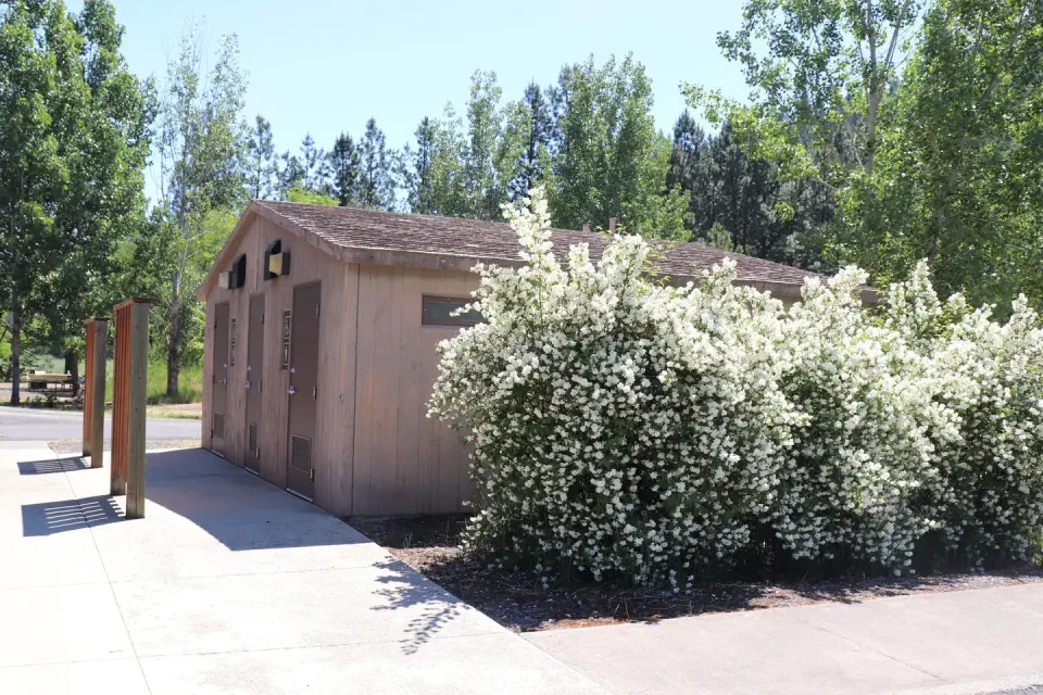 Flush toilets offered at Pink House Recreation Site.