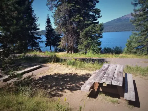 Lakeside campsite at Diamond Lake Campground, Umpqua National Forest