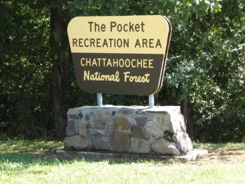 Pocket Entrance sign