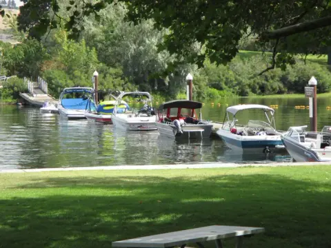 Lake Sacajawea recreation area
