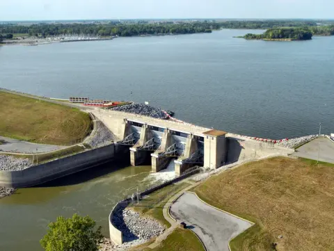 Carlyle Lake Dam