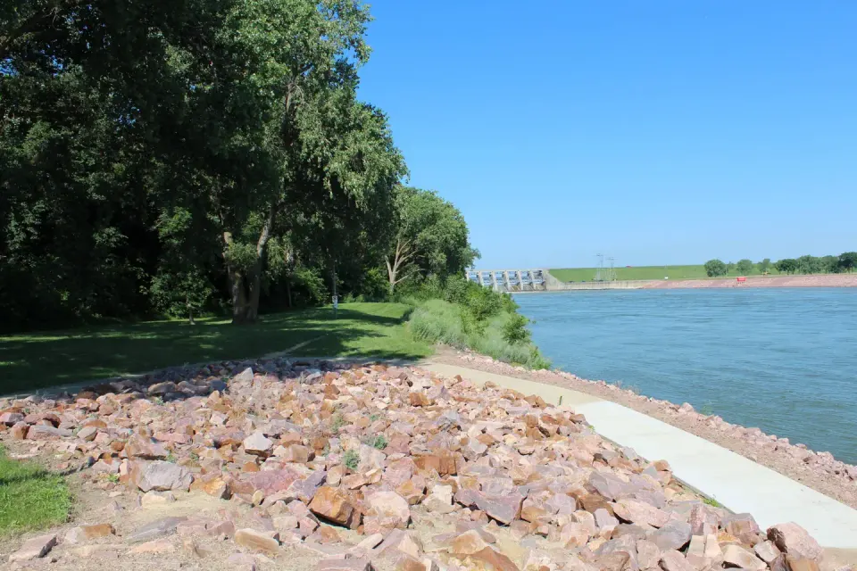 Trail along Missouri River