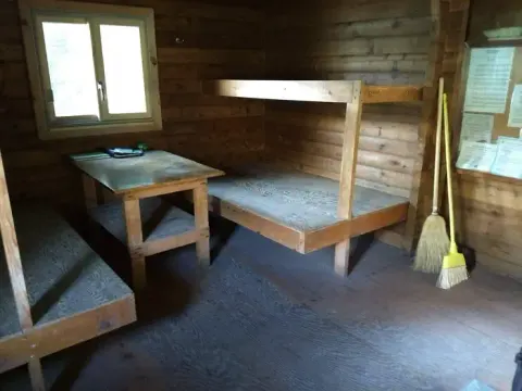 BARANOF LAKE CABIN1